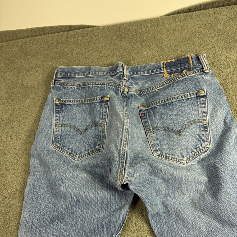 Levis 501 Original Fit Jeans Mens 36x30 Light Wash Blue Denim Button Fly 501-